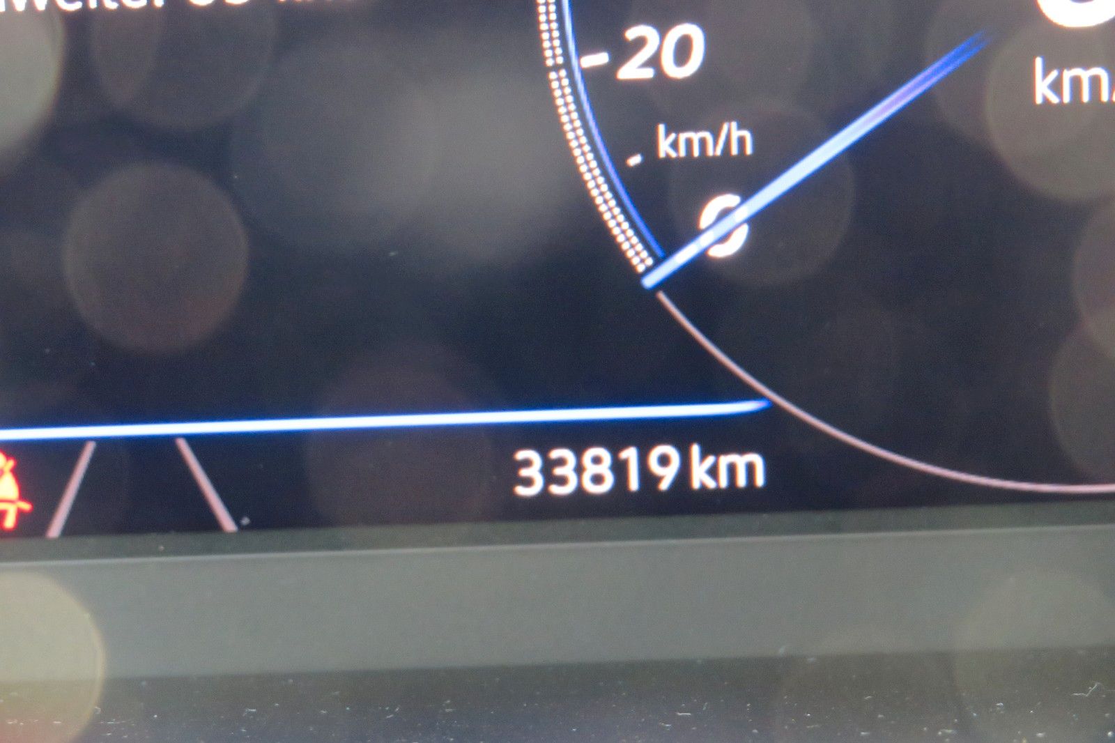 Fahrzeugabbildung Volkswagen T-Roc R-LINE AHK DCC ACC NAVI KAMERA 8-FACH 1.H