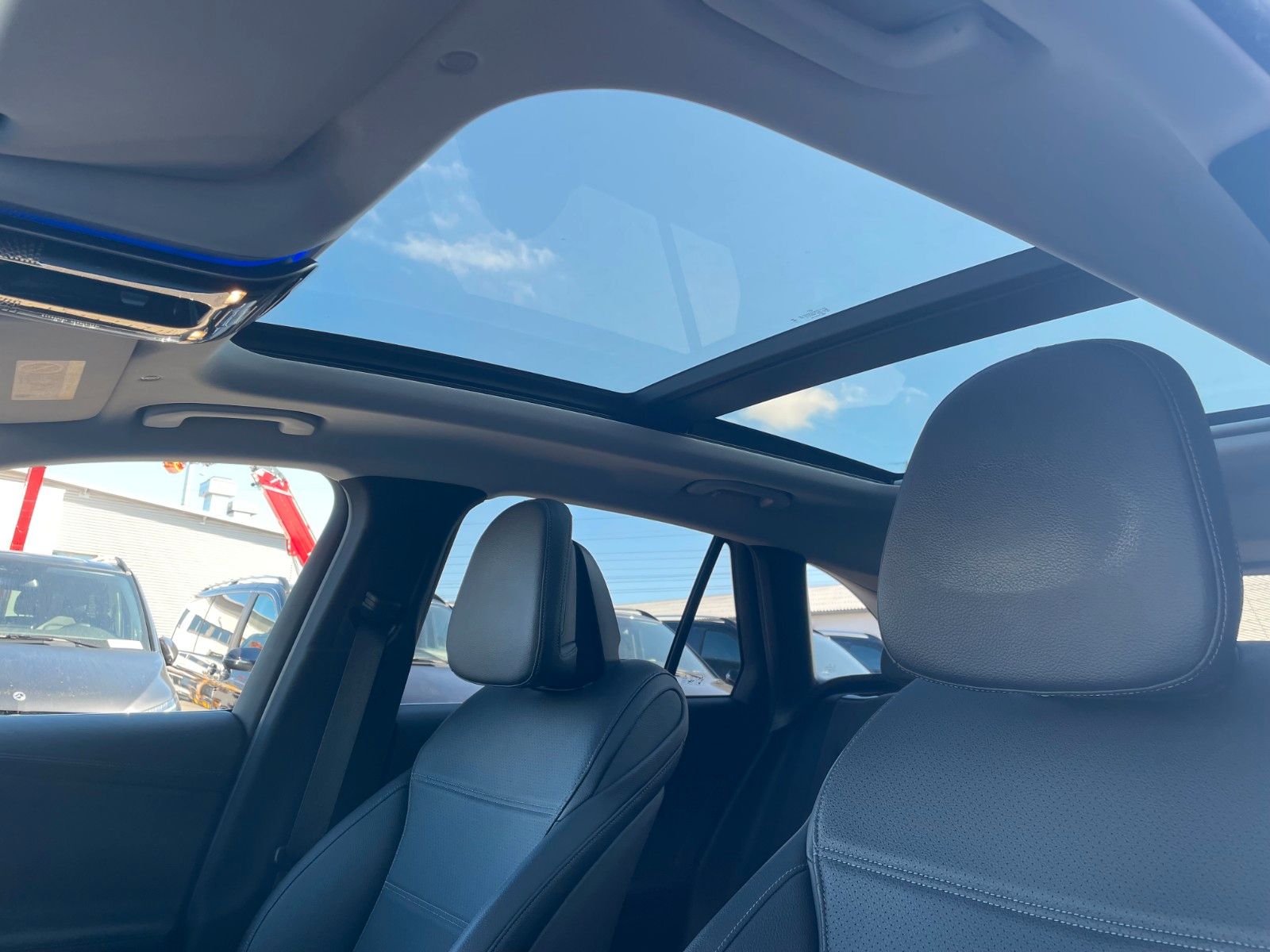 Fahrzeugabbildung Mercedes-Benz GLC 200 4M AVANTGARDE Pano+Burm+360°+Distr+Ambie