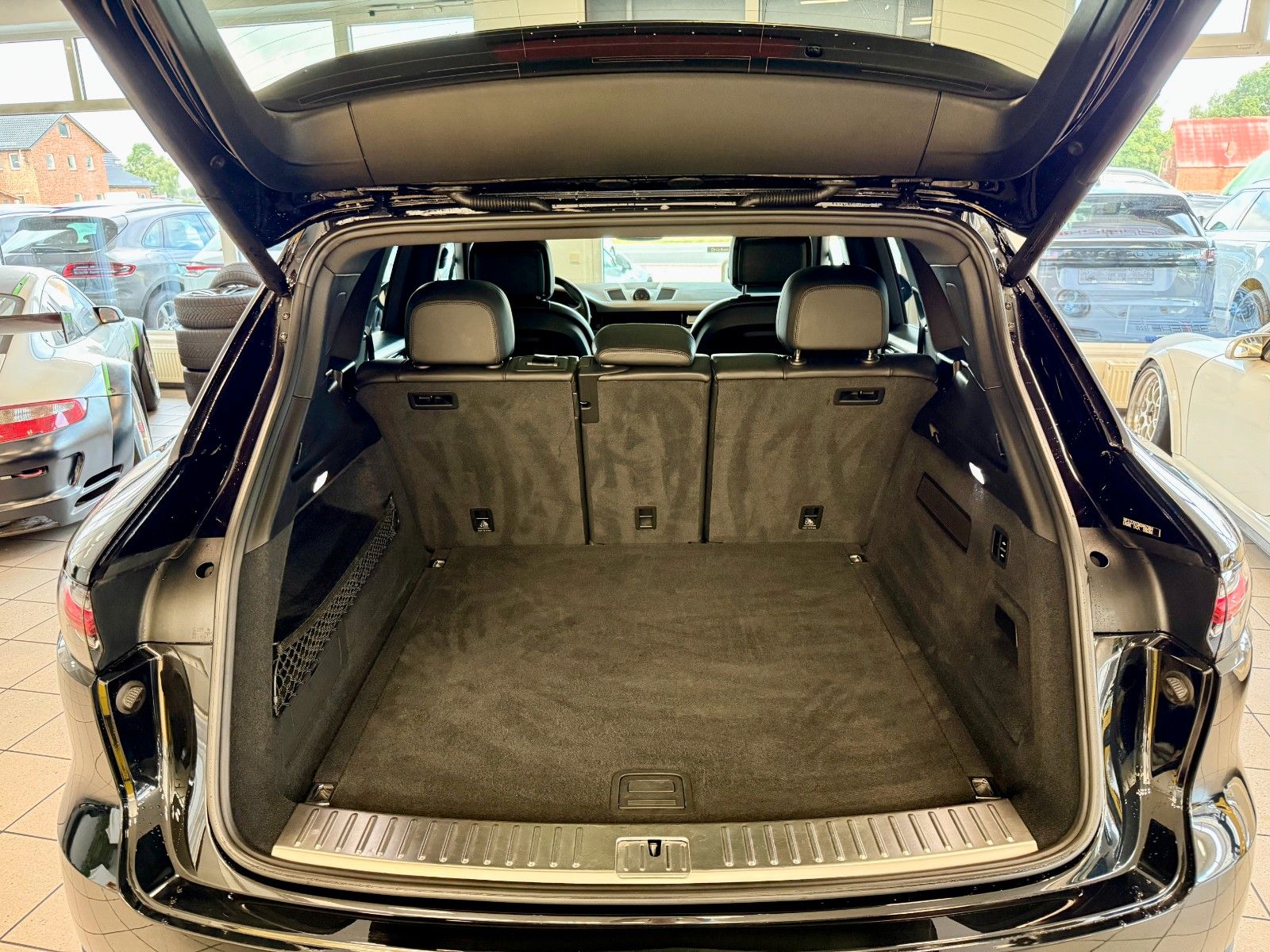 Fahrzeugabbildung Porsche Cayenne S Luftfederung/Panorama/ACC/SportChrono