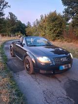 Audi TT Roadstar 8-Fach bereift, TÜV neu - Audi R8 in Dortmund