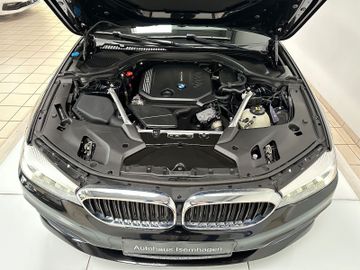 Fahrzeugabbildung BMW 520d Sport Line Kamera Memory Alarm LiveCockpit