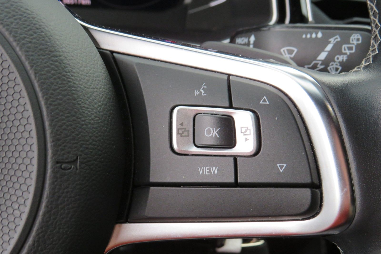 Fahrzeugabbildung Volkswagen T-Roc Sport DSG NAVI 18`SITZH. PDC DIGITAL-COCKP