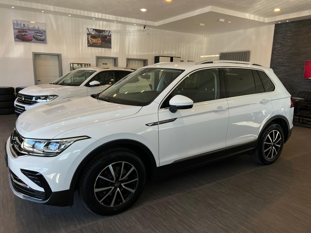 Volkswagen Tiguan TIGUAN 2.0TDI*NAV*ELEGANCE*MATR*DIGI*KAM*AHK*1HA