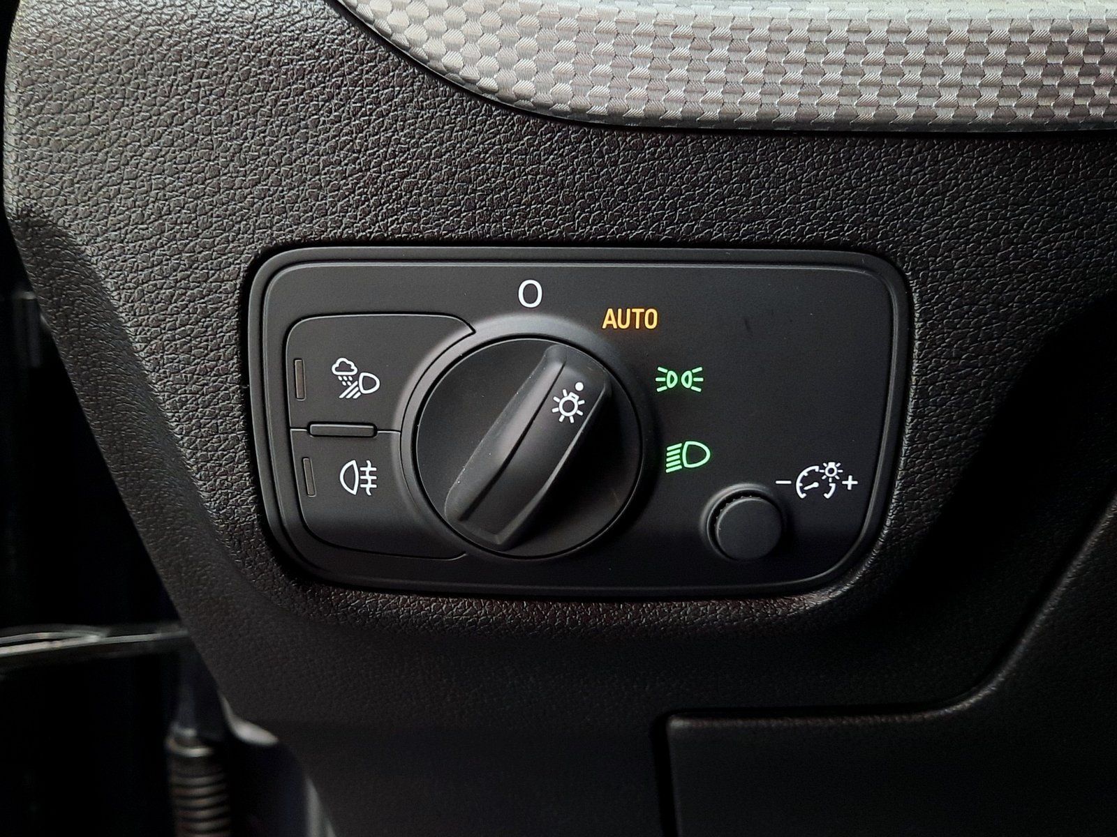 Fahrzeugabbildung Audi Q2 35 TFSI advanced S-tronic *AHK*Cam*LED*Sitzhz