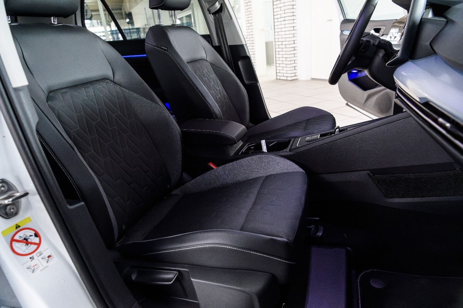 Fahrzeugabbildung Volkswagen Golf VIII GOAL 1.5 eTSI DSG +LED +Kamera +SHZ