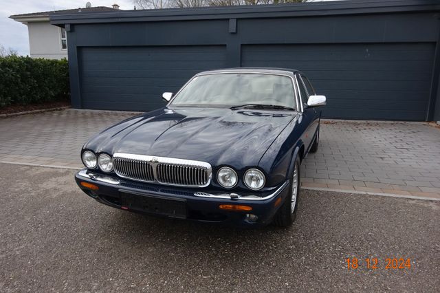 Jaguar Daimler V8 4,0 LWB "orig. 95.000km"