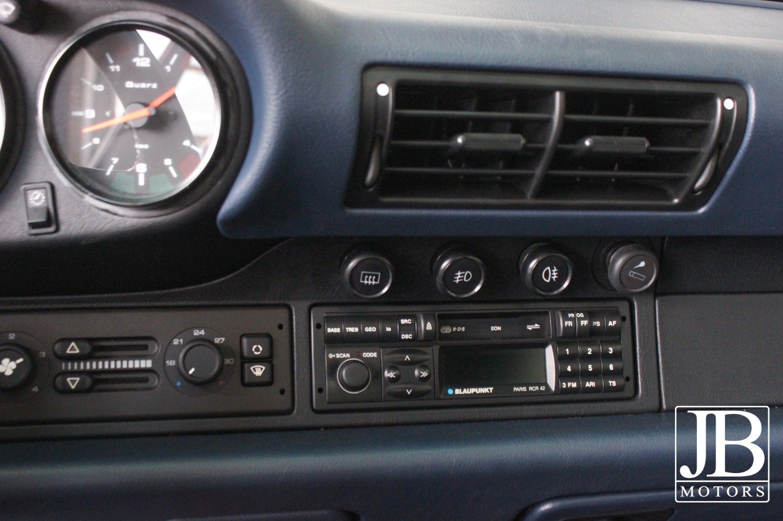 Fahrzeugabbildung Porsche 911 993 Carrera Coupé Schalter Deutsch