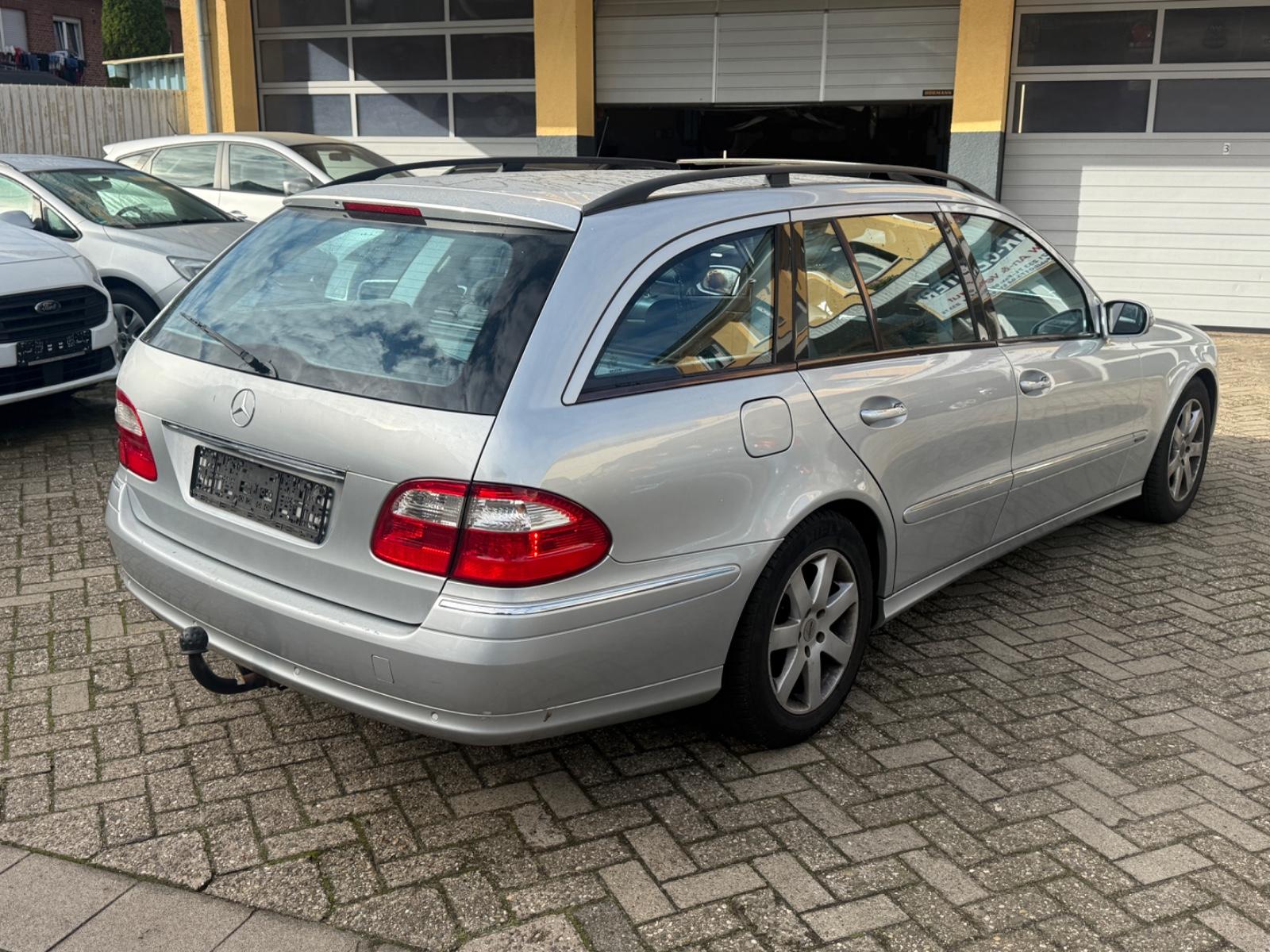 Mercedes-Benz E200 2005 — photo 5
