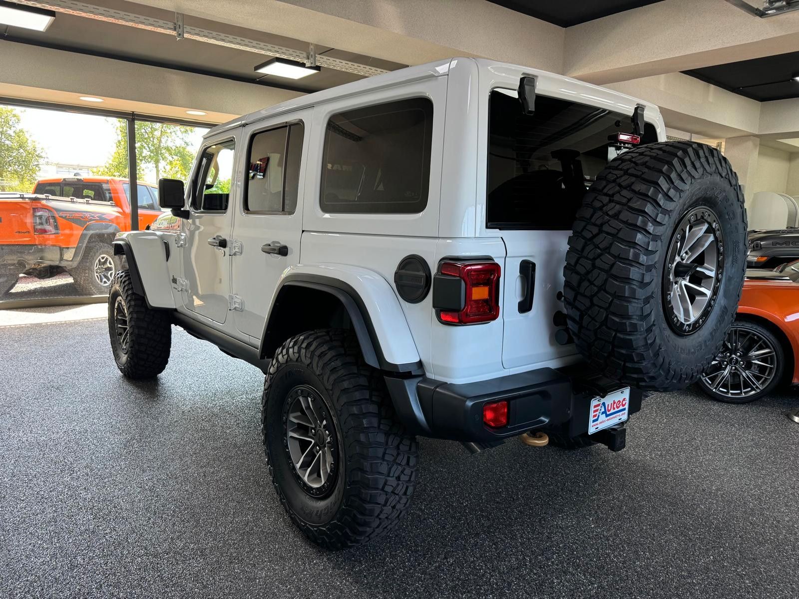 Fahrzeugabbildung Jeep RUBICON 392-V8-3" FAHRWERK-37" REIFEN-POWERSTEPS