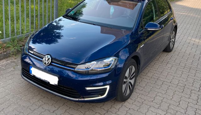 Volkswagen E-Golf (CCS,ACC, Wärmepumpe...)