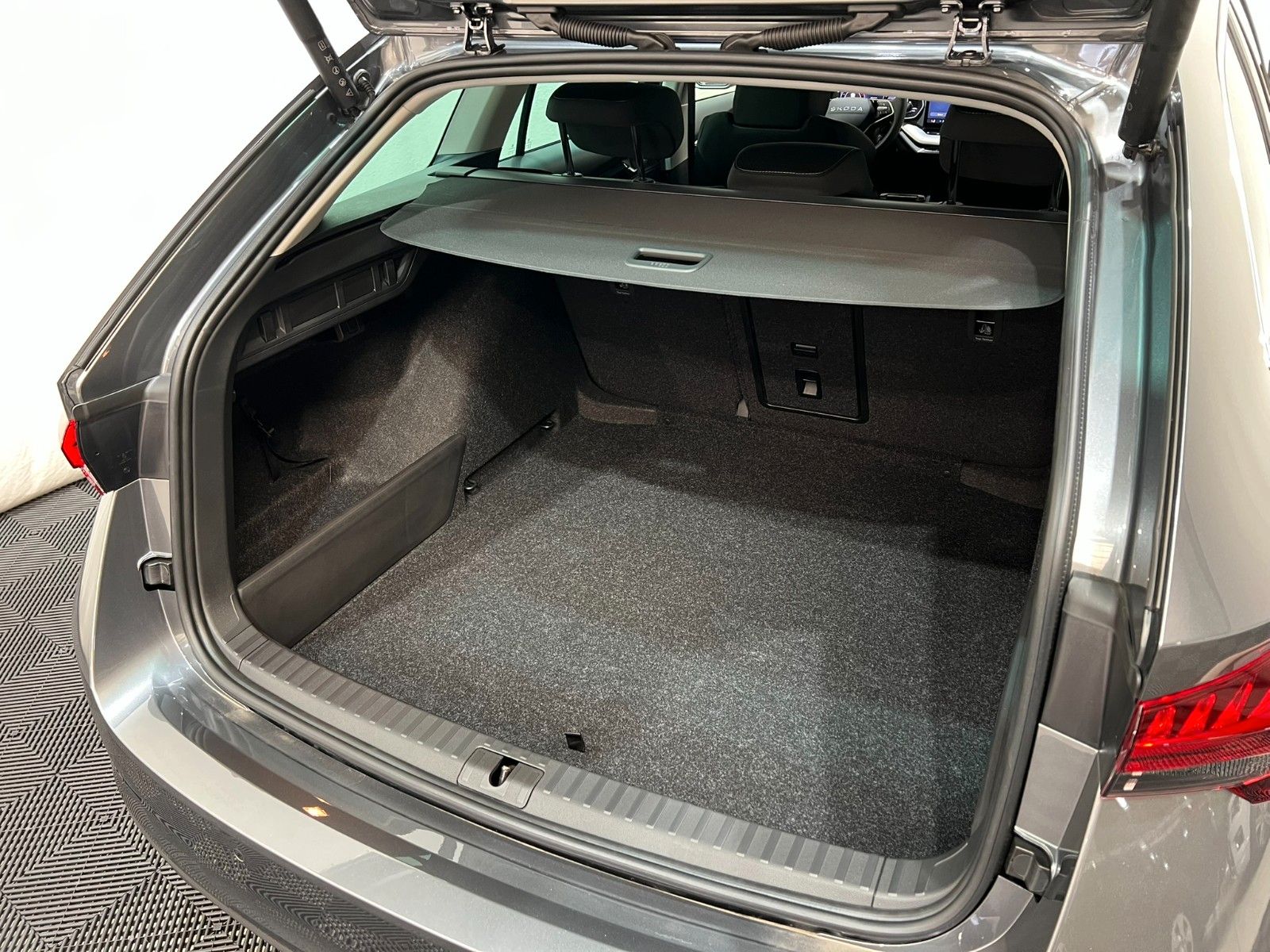 Fahrzeugabbildung SKODA Octavia 2.0 TDI DSG Selection Combi/AHK/ACC