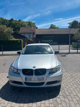 BMW 318i E90 - BMW 318