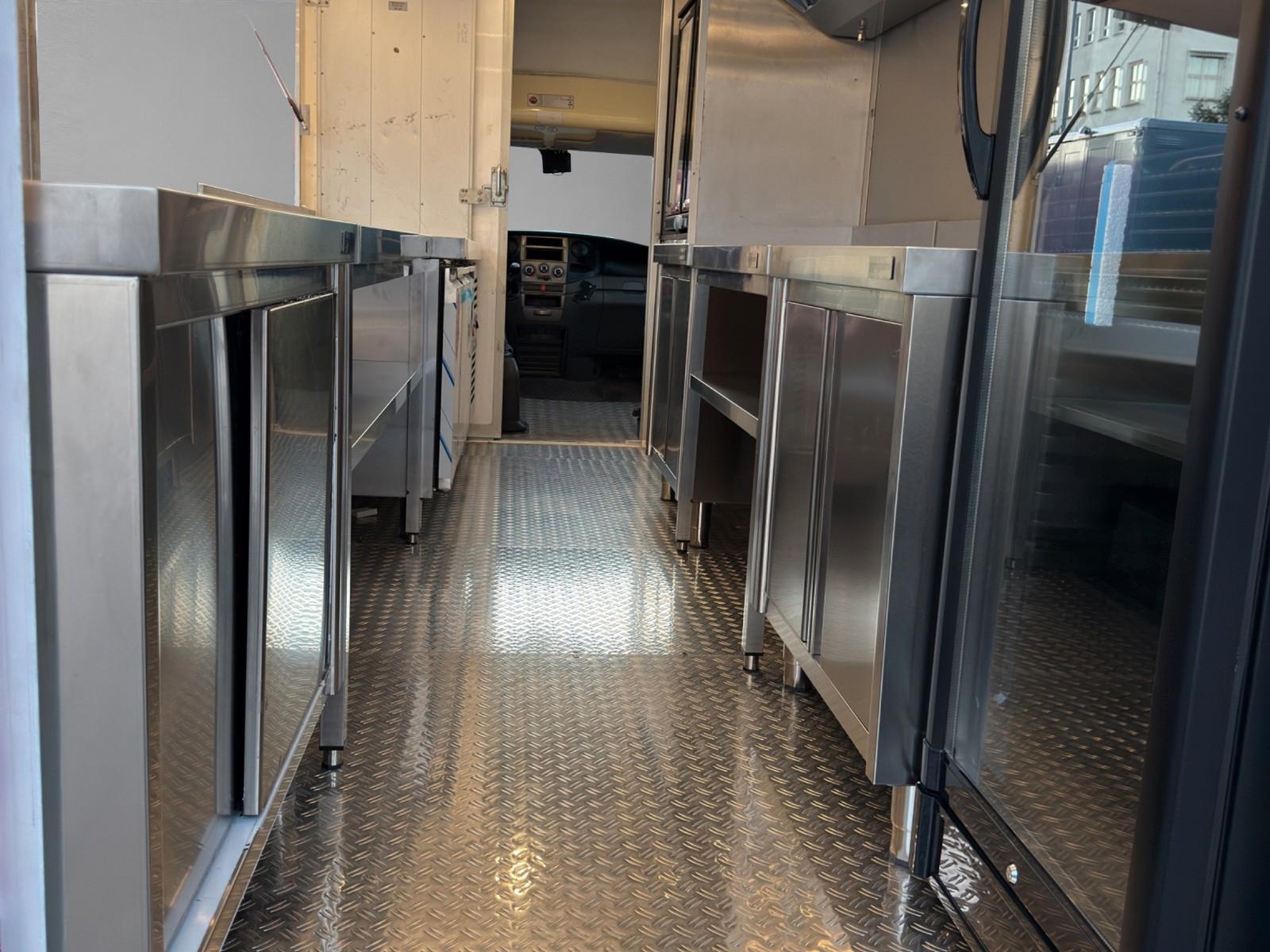 Iveco Foodtruck/ Imbisswagen - komplett ausgestattet