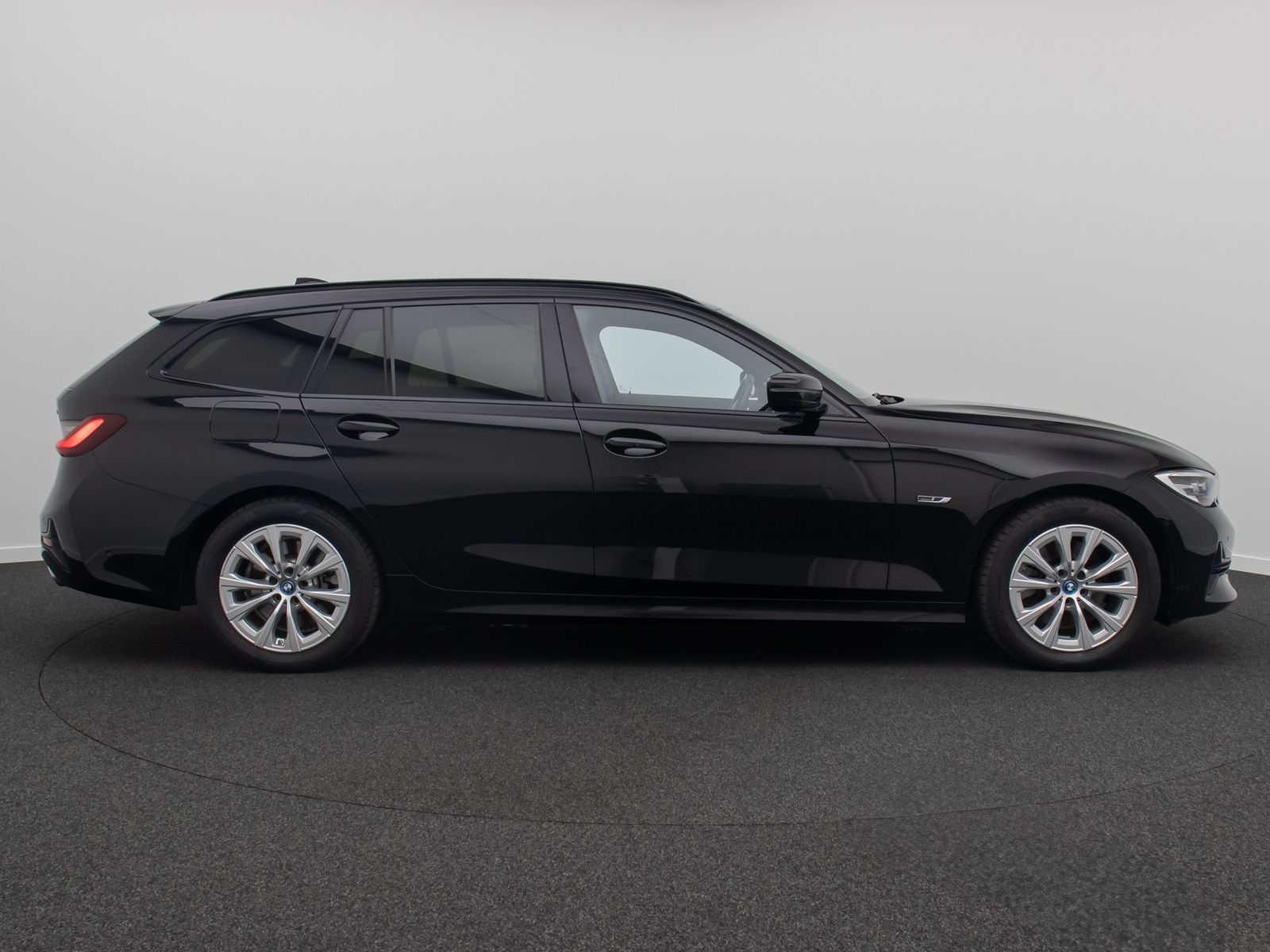Fahrzeugabbildung BMW 320e Kamera HiFi DAB Alarm AHK Geschwindigkeitsr