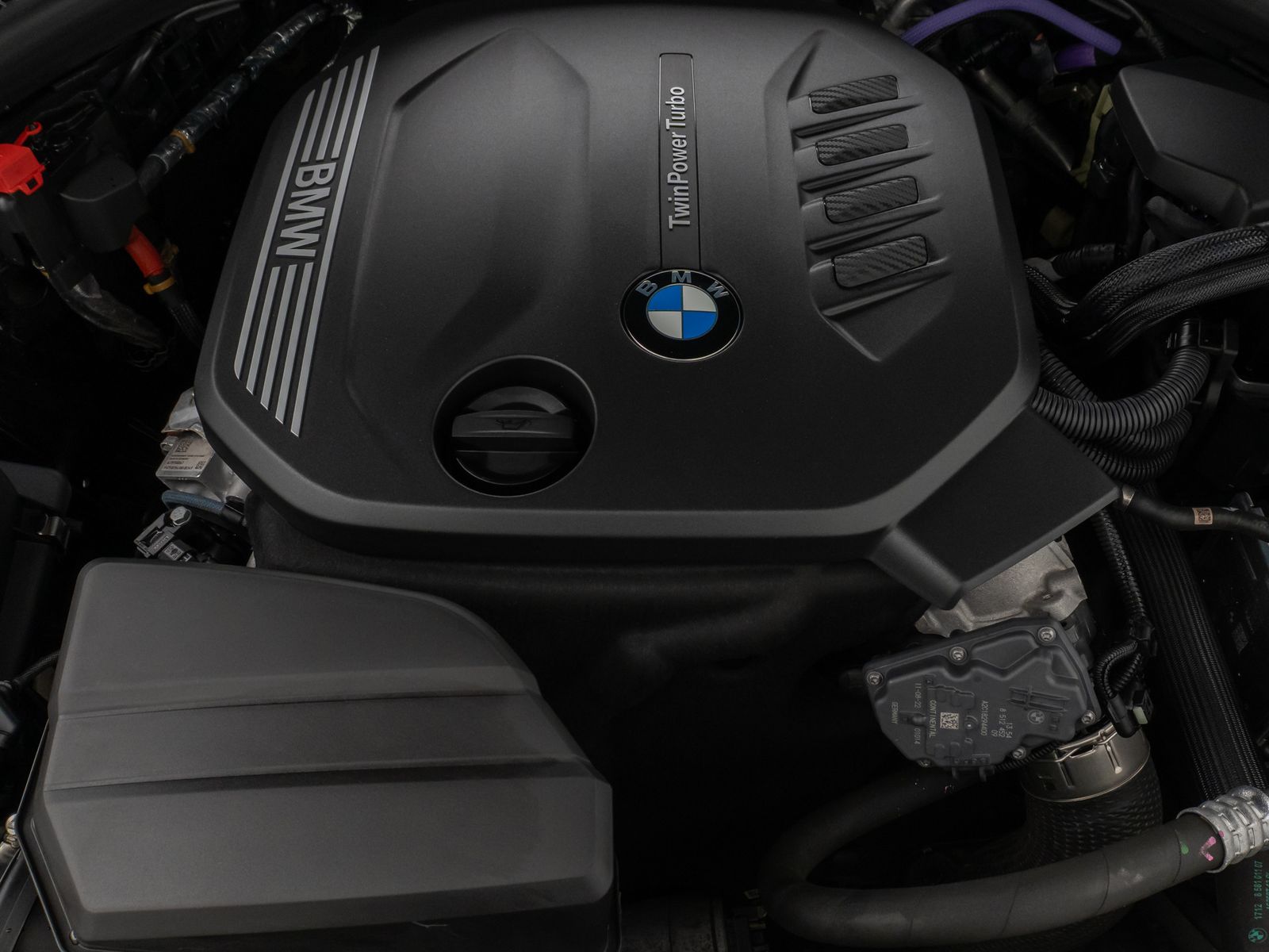 Fahrzeugabbildung BMW 318d Kamera DAB HiFi HUD Leder Komfort Sport LED