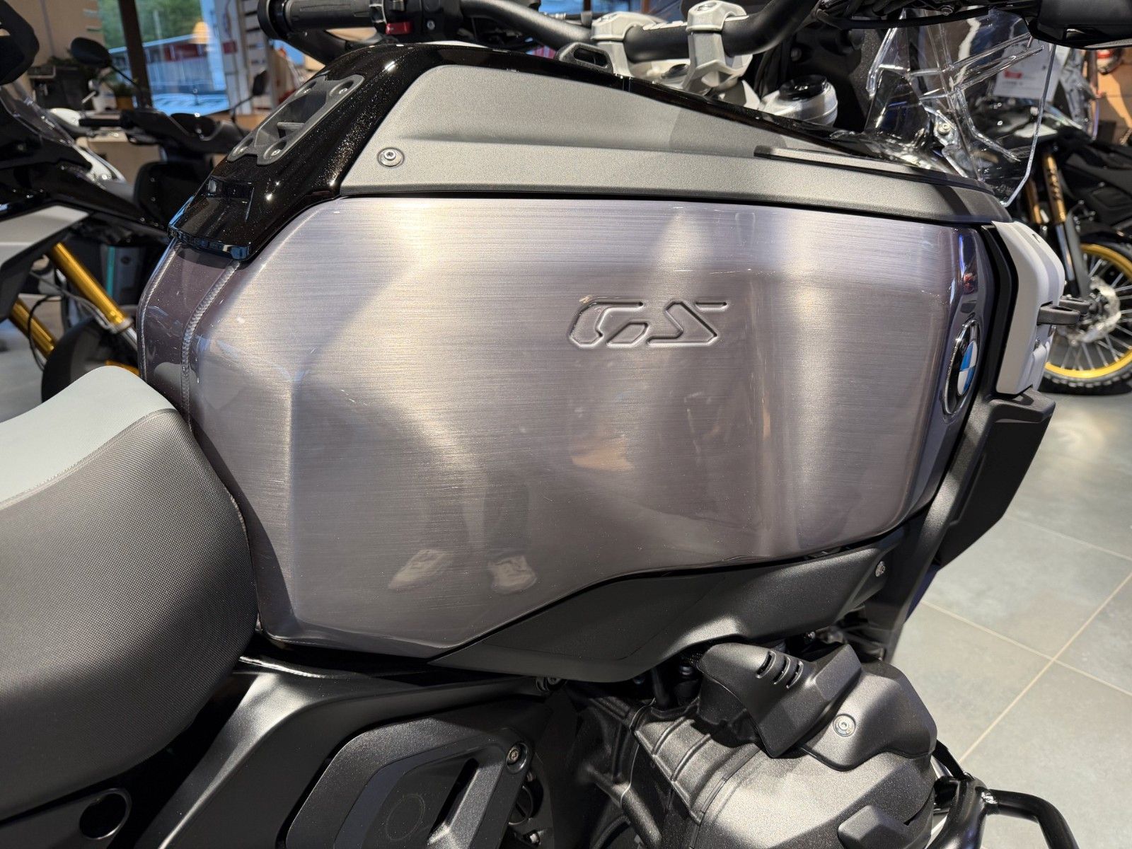 Fahrzeugabbildung BMW R 1300 GS ADV Triple Black 3 Pakete/ Höhenreg.