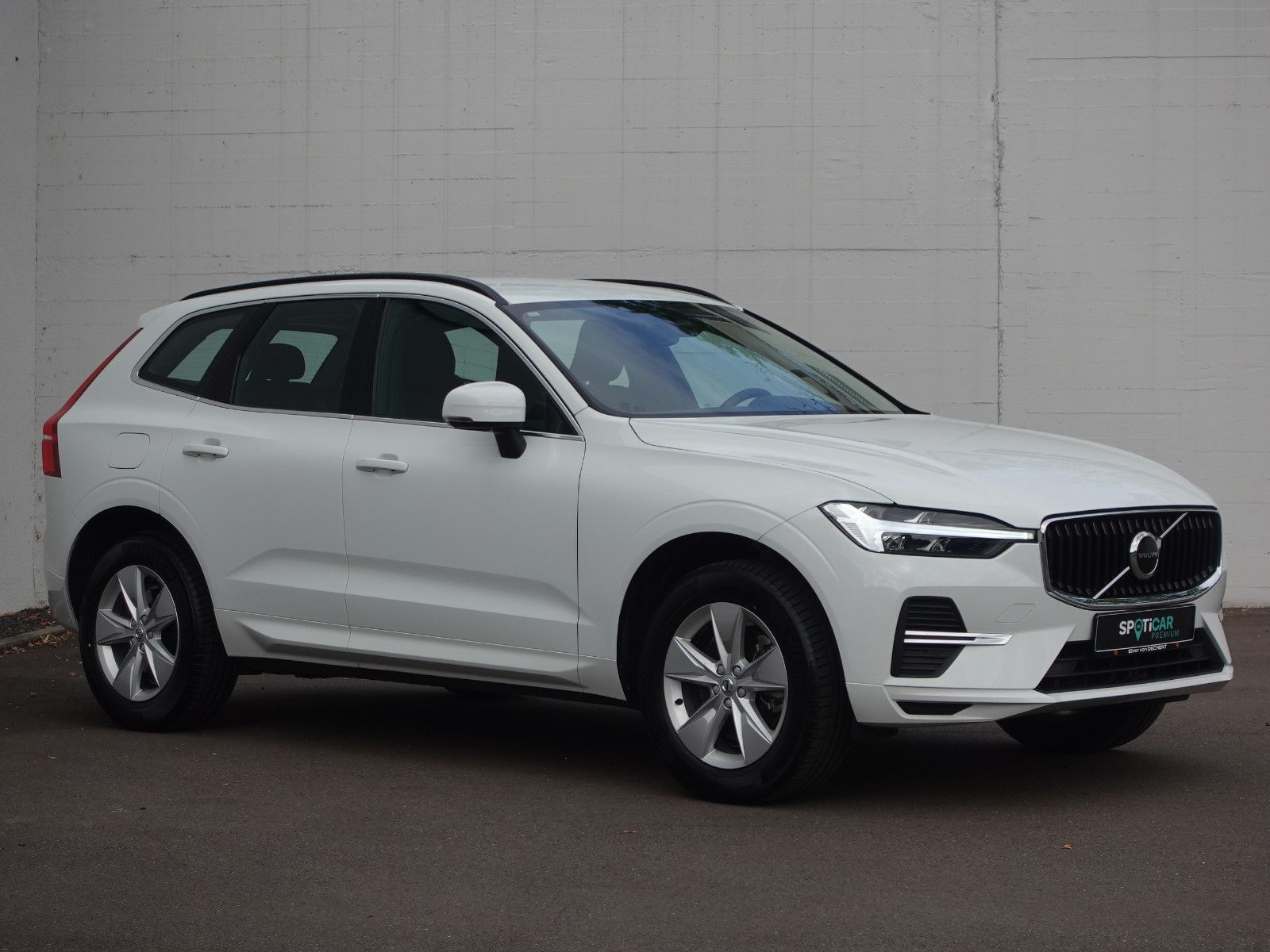 Fahrzeugabbildung Volvo XC60 Momentum Pro 2WD AUTOMATIK,Sitzhz,18"Alu,PP