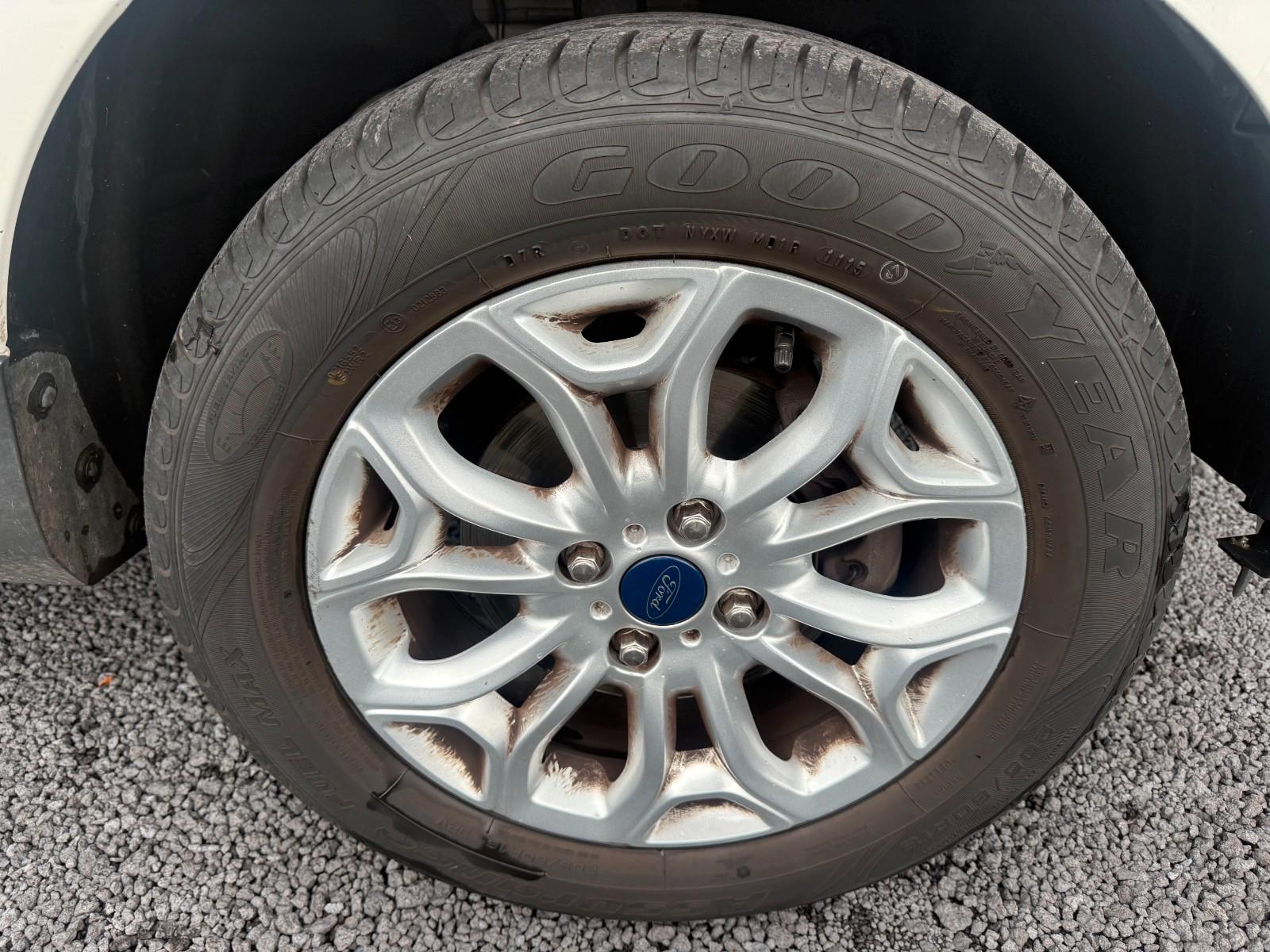 Ford EcoSport 2015 — photo 13