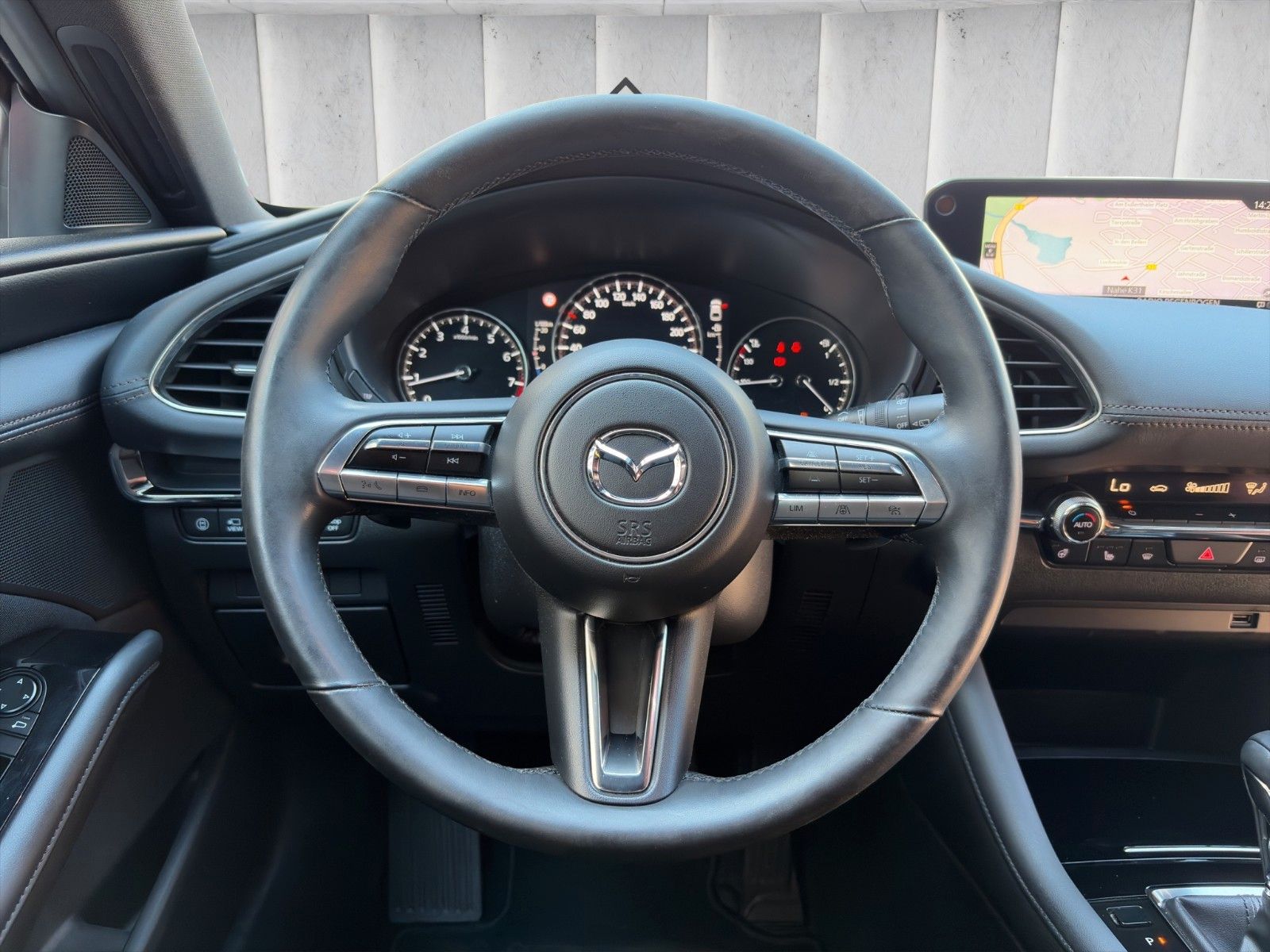 Fahrzeugabbildung Mazda 3 2.0 SKYACTIV-G**360°Cam*HUD*SHZ*LED**