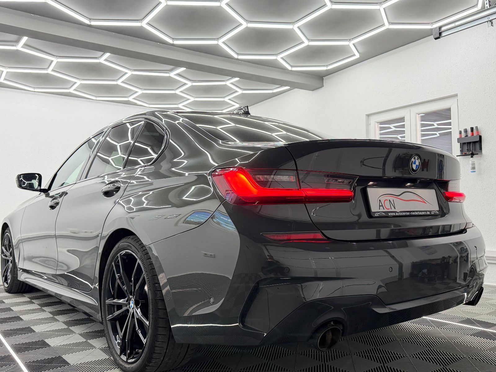 Fahrzeugabbildung BMW 330 d Lim. M SPORT/LASER/HuD/H&K/LIVE PRO/DE FZG