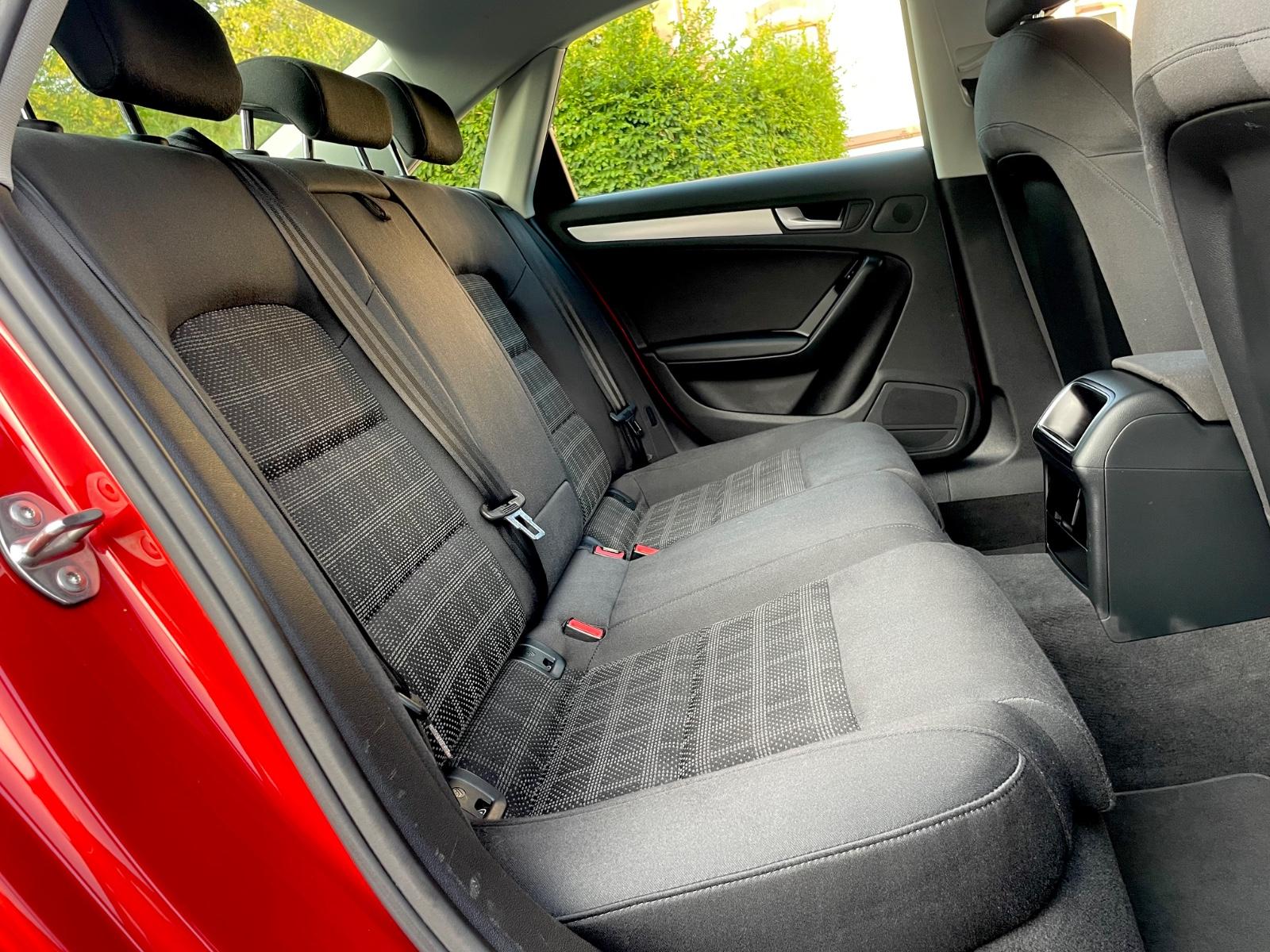 Audi A4 3.0 TDI quattro Ambition | 239 ch | BVA | Siège conducteur électrique | Sièges chauffants | Bi-xénon | Attelage amovible | 1re main
