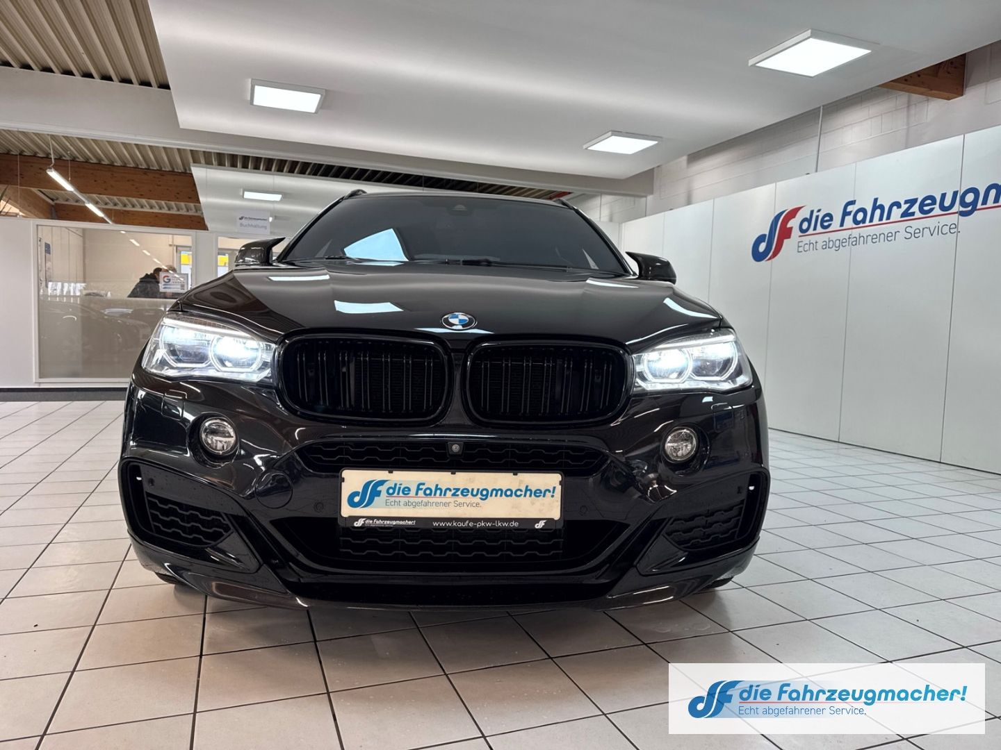 Fahrzeugabbildung BMW X6 xDrive 50 i M-Paket Sportpaket Navi Leder *EX