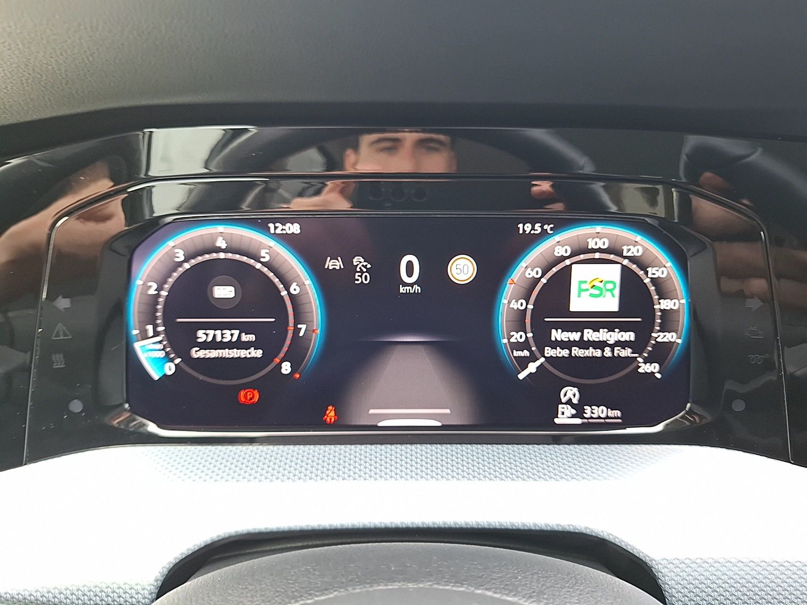 Fahrzeugabbildung Volkswagen Golf VIII Variant TSI Goal LED Navi AID ACC RFK