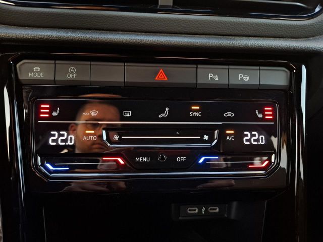 T-ROC 1.5 TSI DSG R-LINE IQ.LIGHT+CAM+NAVI+AZV