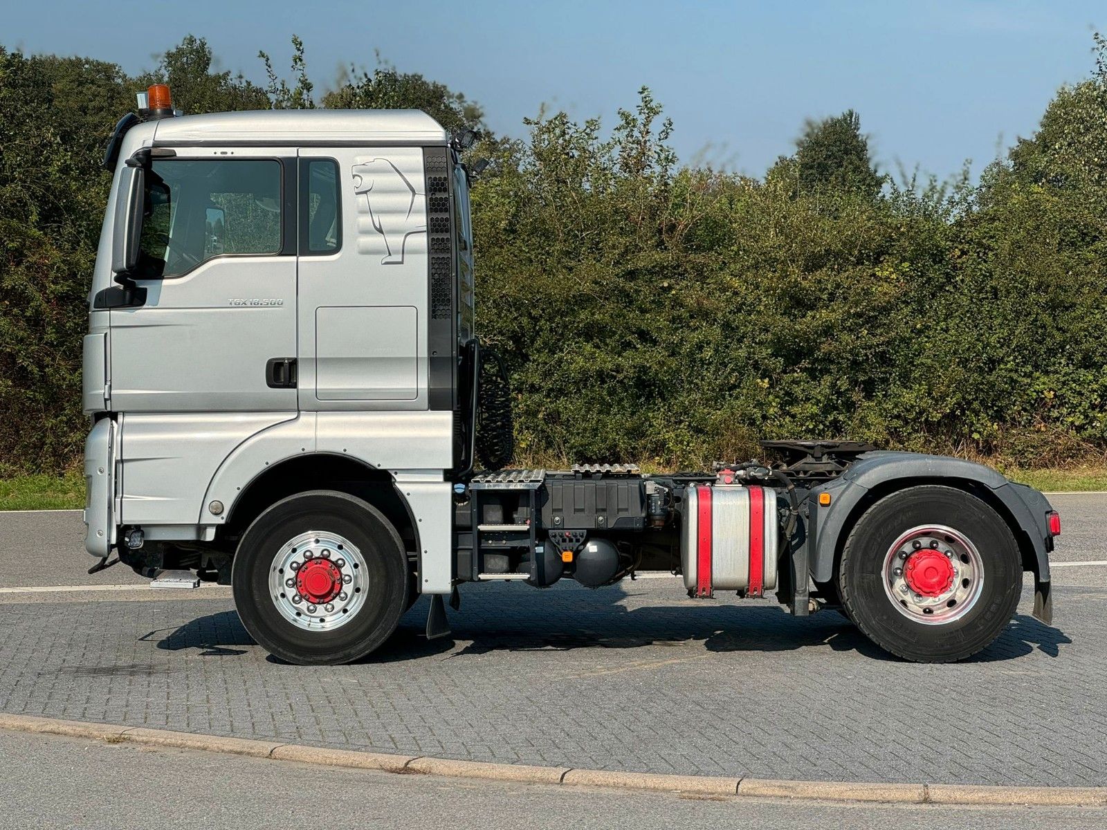 Fahrzeugabbildung MAN TGX 18.500 4x4H BLS mit 2 Kreis Hydraulik