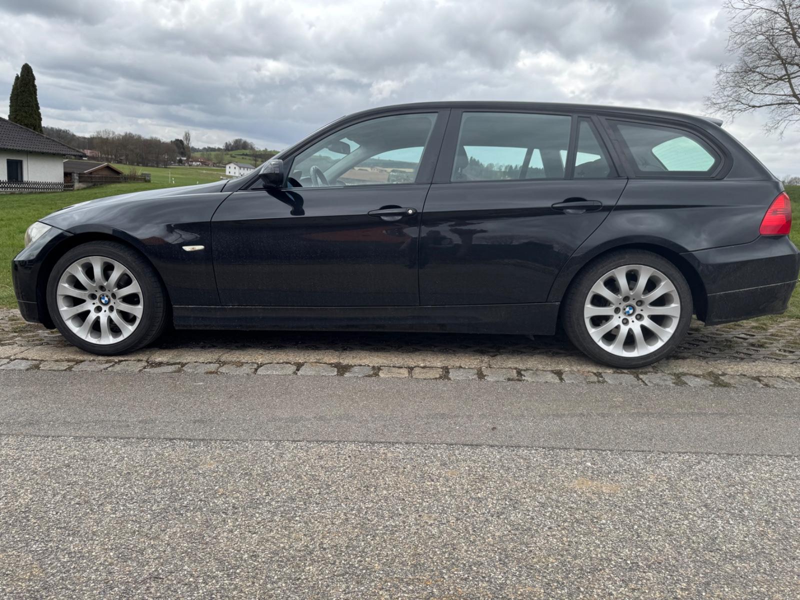BMW 320 3 Touring 320d*NAVI*TEMPO*SH*AHK*