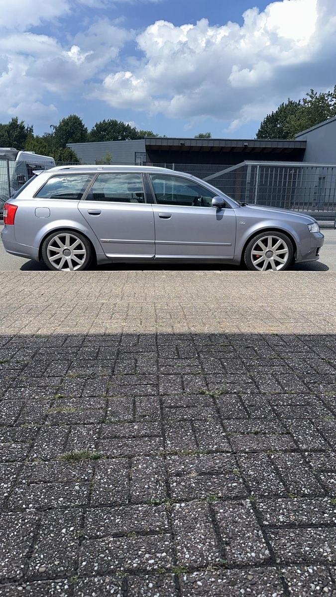 Audi A4 2004 — rear view