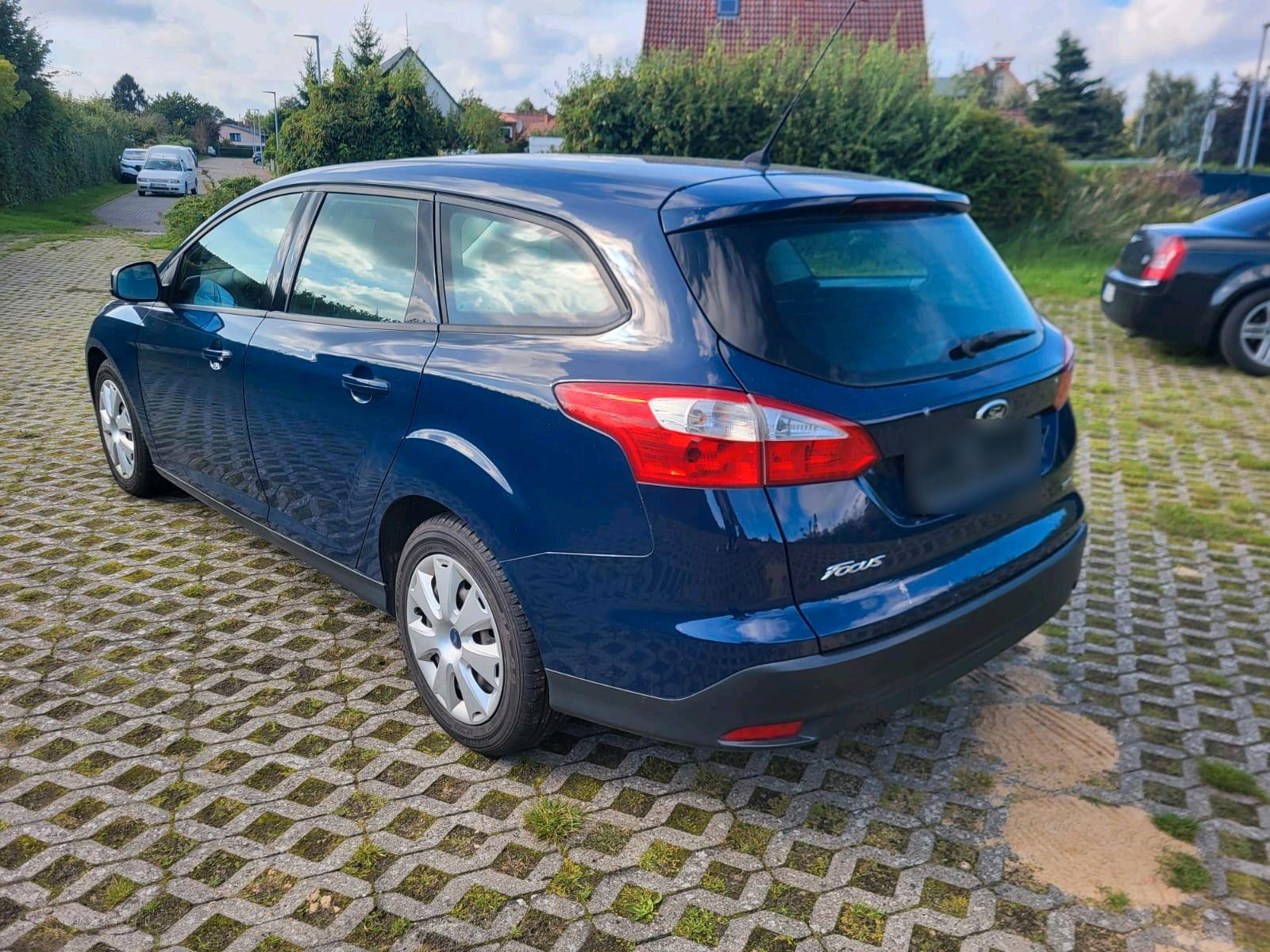 Ford Focus 2013 — interior