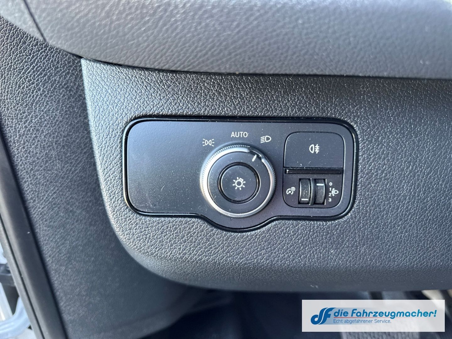 Fahrzeugabbildung Mercedes-Benz Sprinter Kasten 317 CDI L2 Automa. Navi CarPlay
