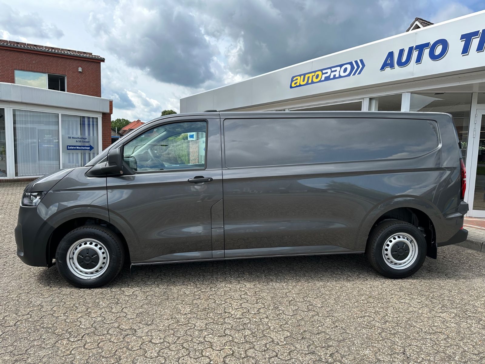Fahrzeugabbildung Volkswagen T7 Transporter Kasten 2.0 TDI LR Navi/GRA/LED/EP