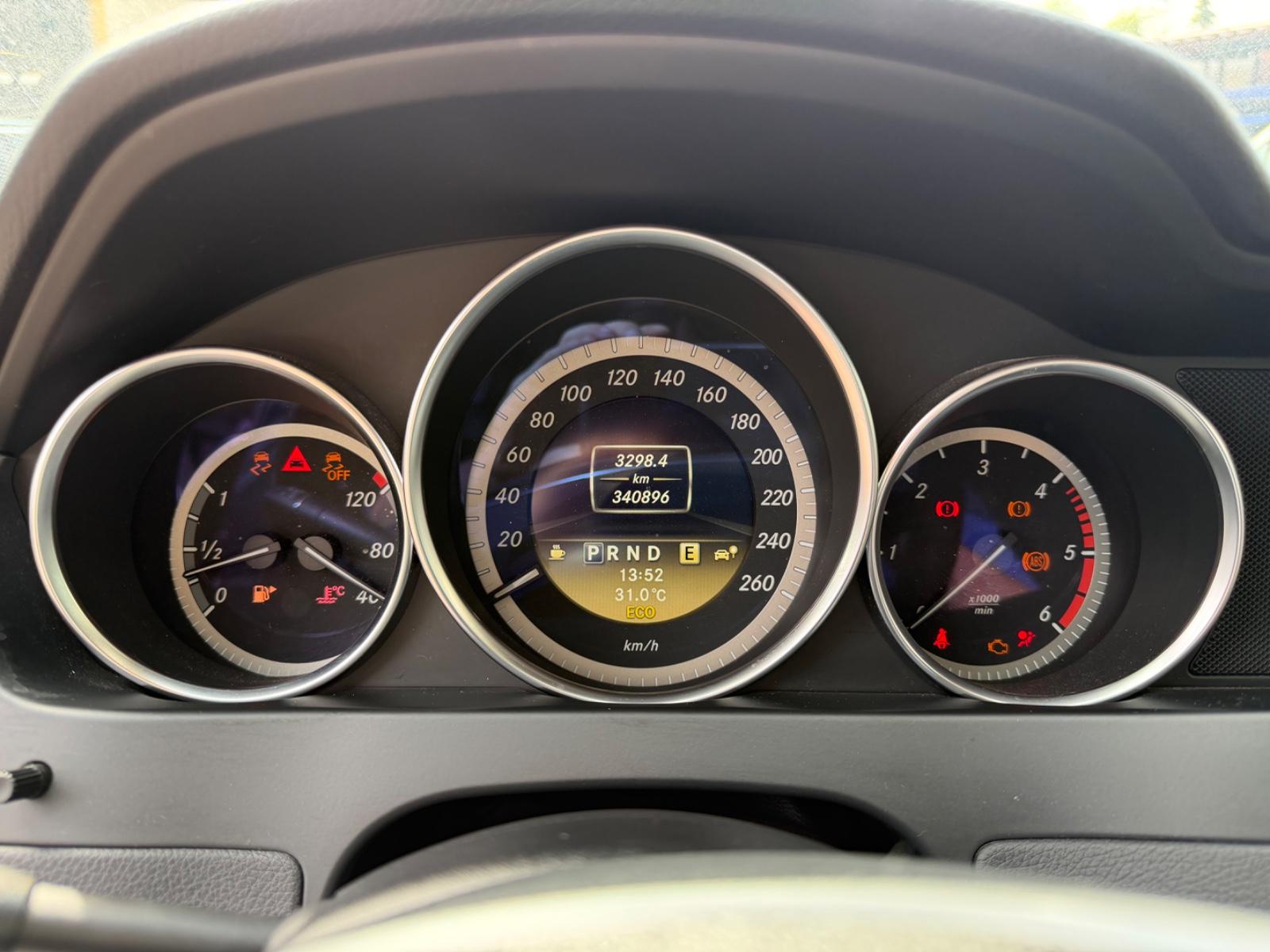 Mercedes-Benz C200 2011 — photo 10
