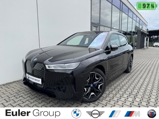 BMW iX M60 AHK PANO DrivAssProf B&W ParkassProf