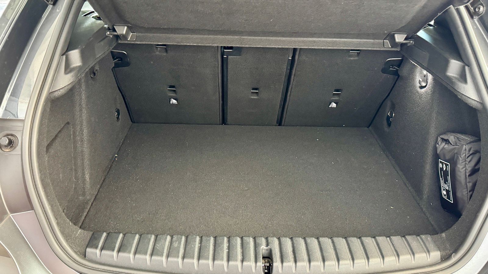 Fahrzeugabbildung BMW 118i M-Sportpaket | 18" LMR | Panodach | Lenkr.h