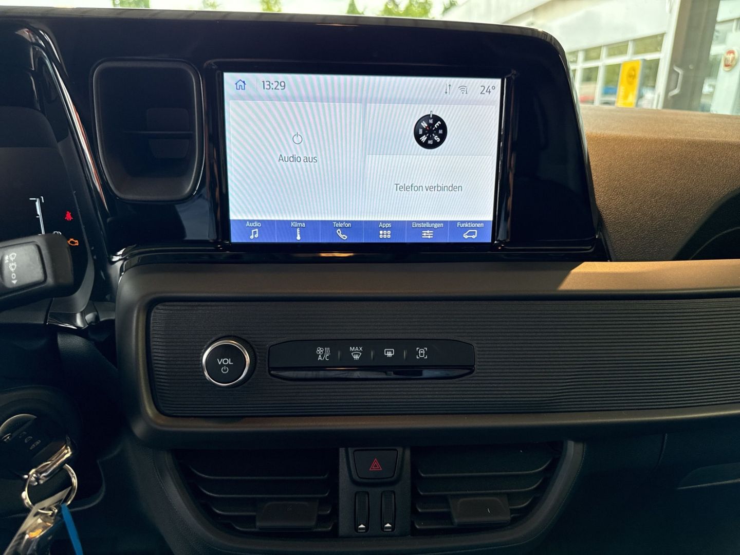 Fahrzeugabbildung Ford Transit Courier Trend Apple CarPlay Android Auto