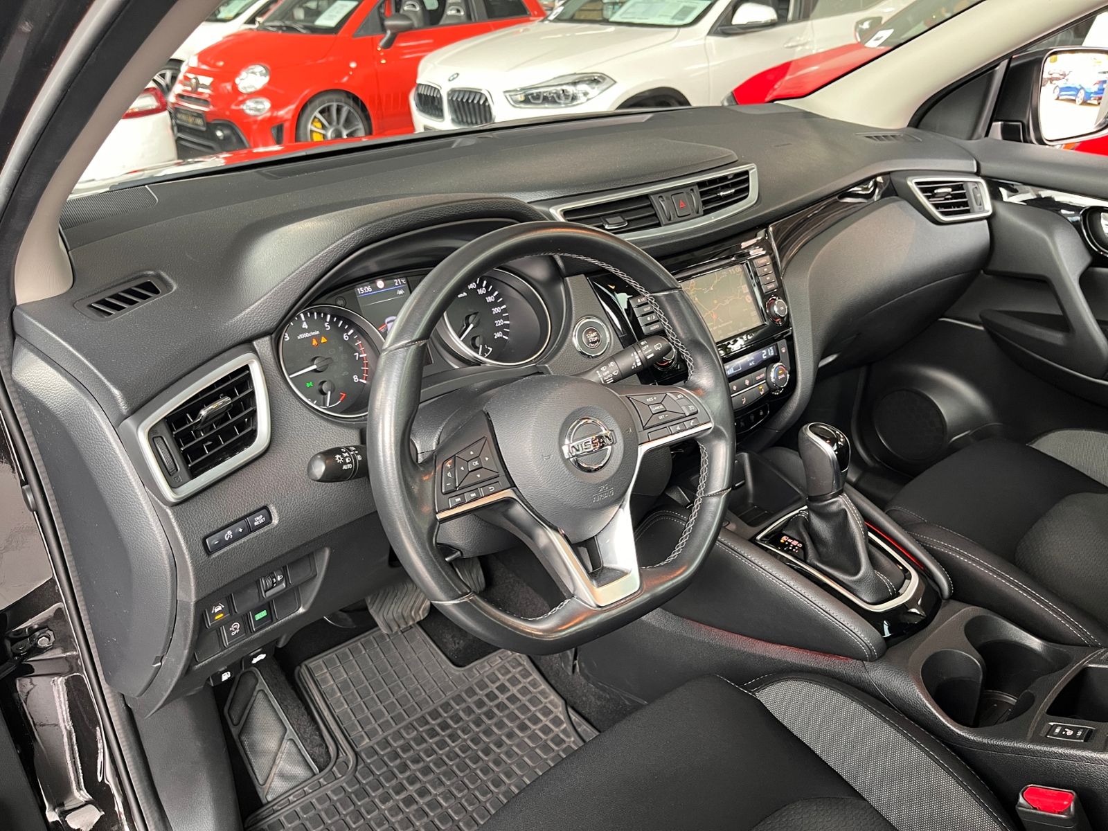 Fahrzeugabbildung Nissan Qashqai Zama AHK PANO NAV RFK SHZ