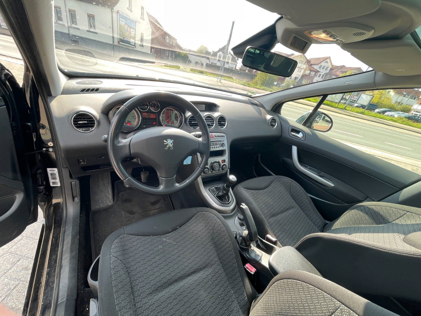 Fahrzeugabbildung Peugeot 308 SW Premium AHK 2. Radsatz