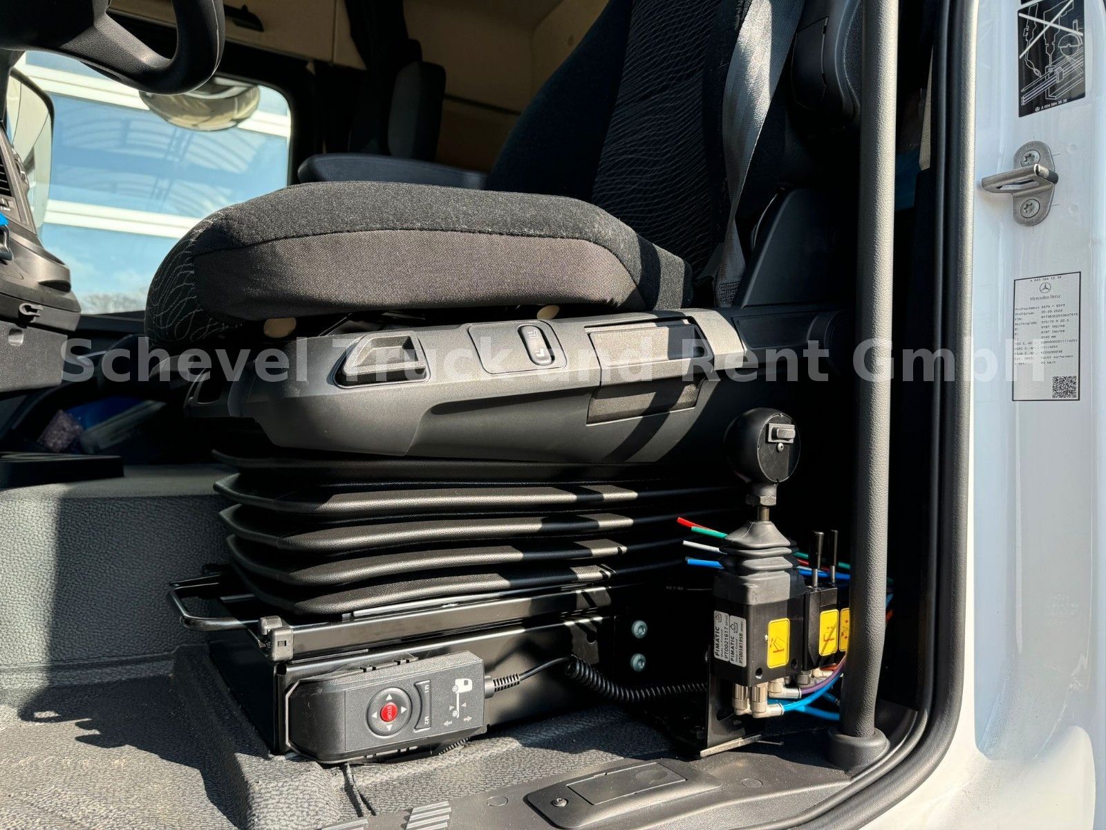 Fahrzeugabbildung Mercedes-Benz Actros 2545 6x2-4 Abrollkipper HYVA  Lift/Lenk