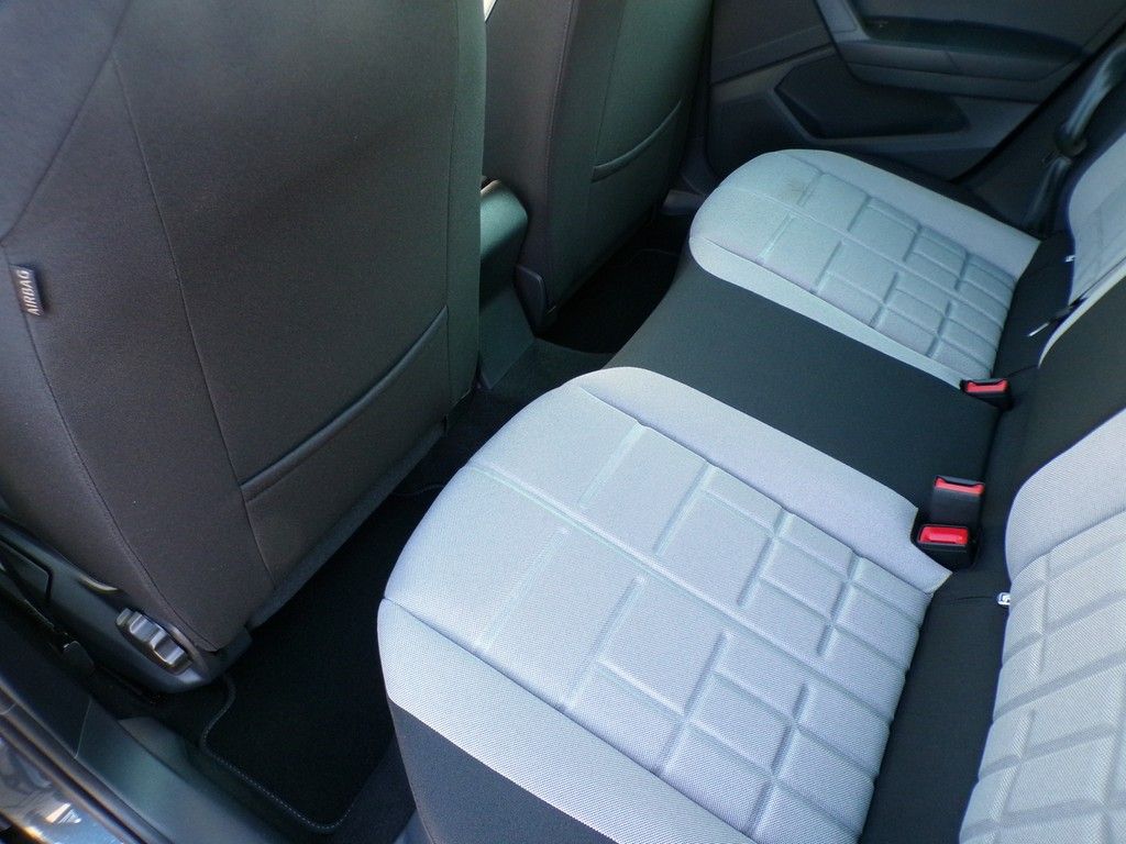 Fahrzeugabbildung SEAT Arona 1.0 TSI DSG FR