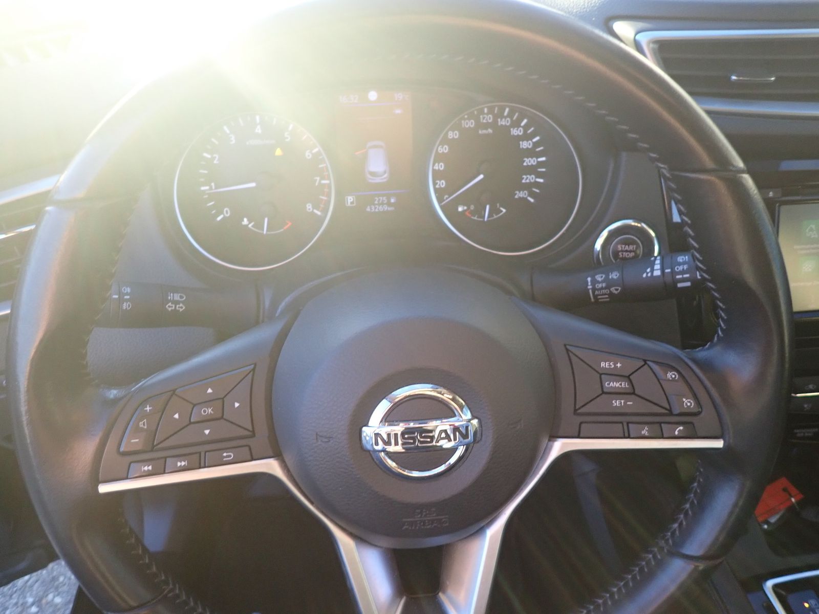 Fahrzeugabbildung Nissan Qashqai 1.3 DIG-T 160PS N-Connecta DCT