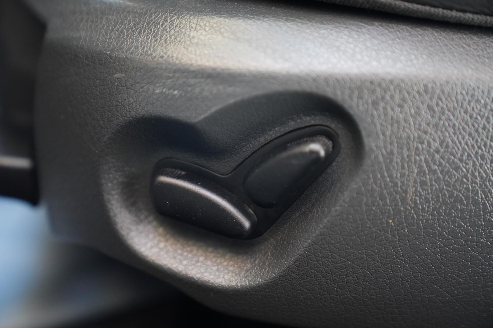 Mercedes-Benz E270 2004 — photo 17