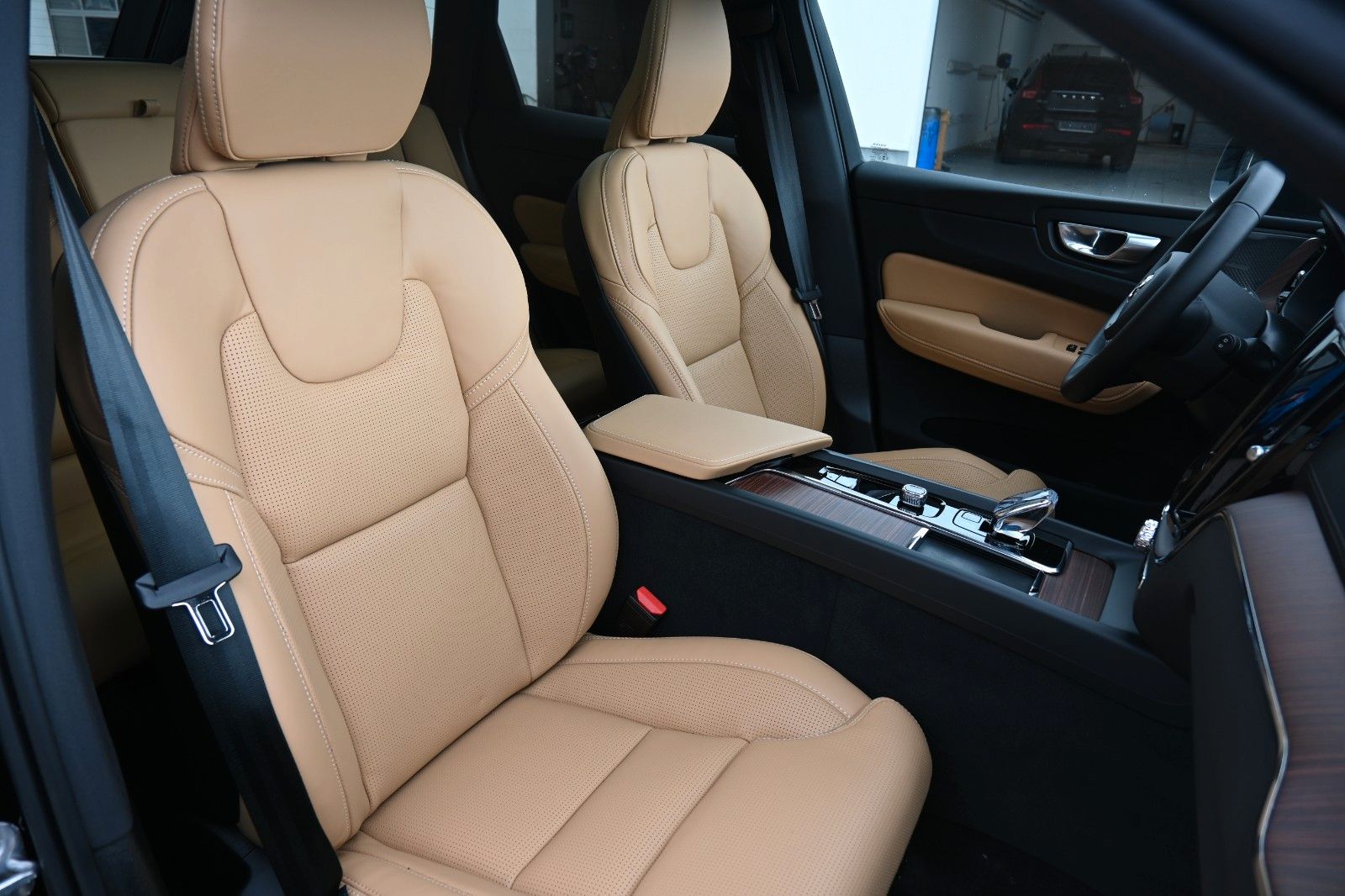 Fahrzeugabbildung Volvo XC60 B4 D AWD Ultimate Dark*STDHZG*360°*LUFT*ACC