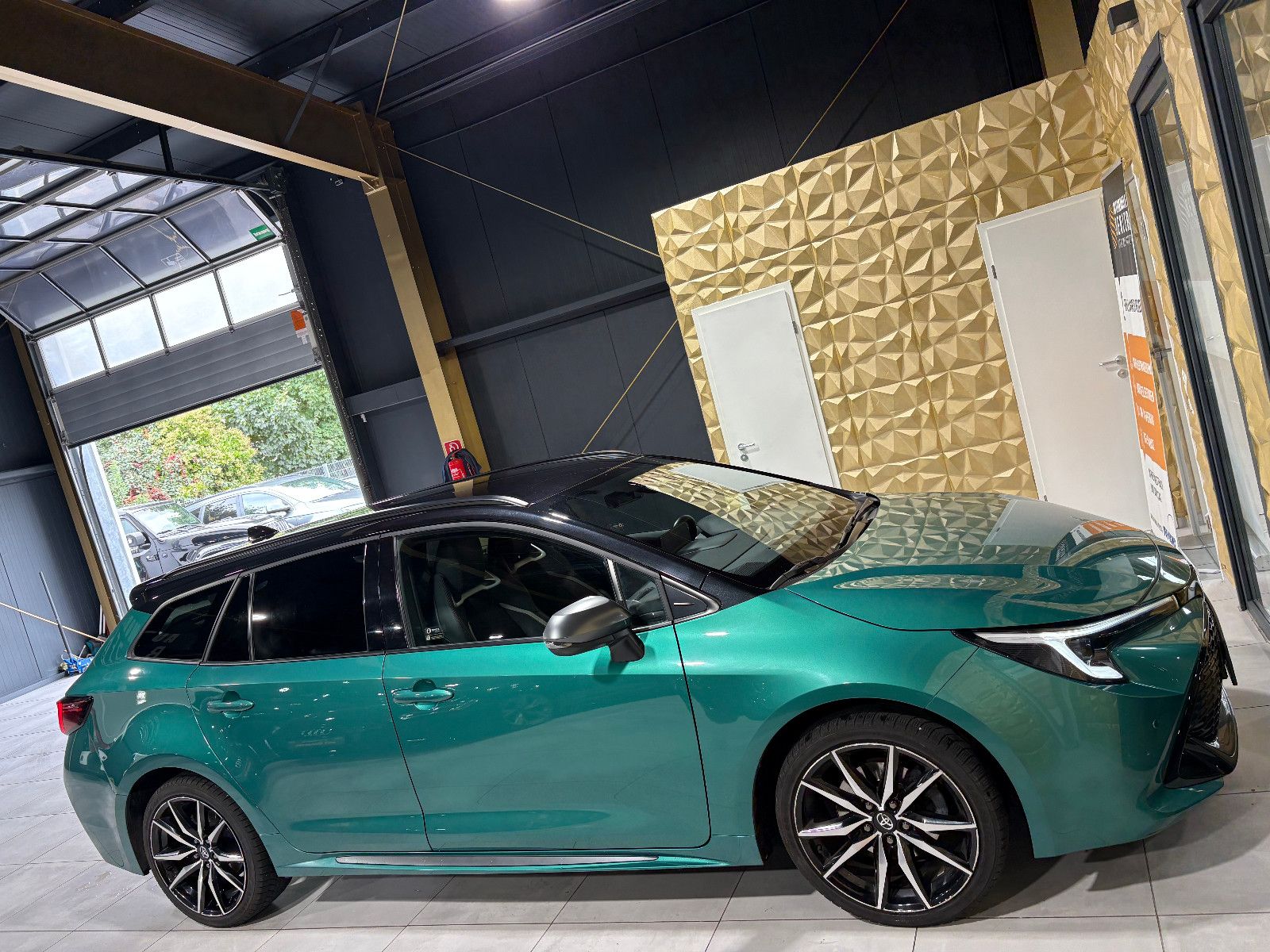 Fahrzeugabbildung Toyota Corolla Touring Sports 2.0 Hybrid GR Sport/APPLE