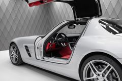 SLS AMG 6,2 V8 Coupe SILVER/RED B&amp;O SOUND