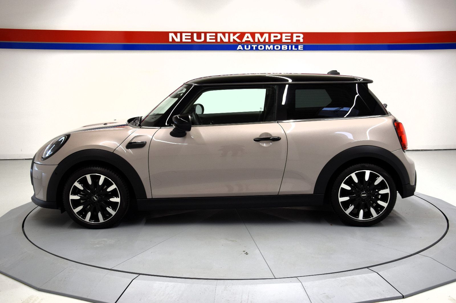 Fahrzeugabbildung MINI Cooper Classic Trim Leder Automatik Navi Shz PDC