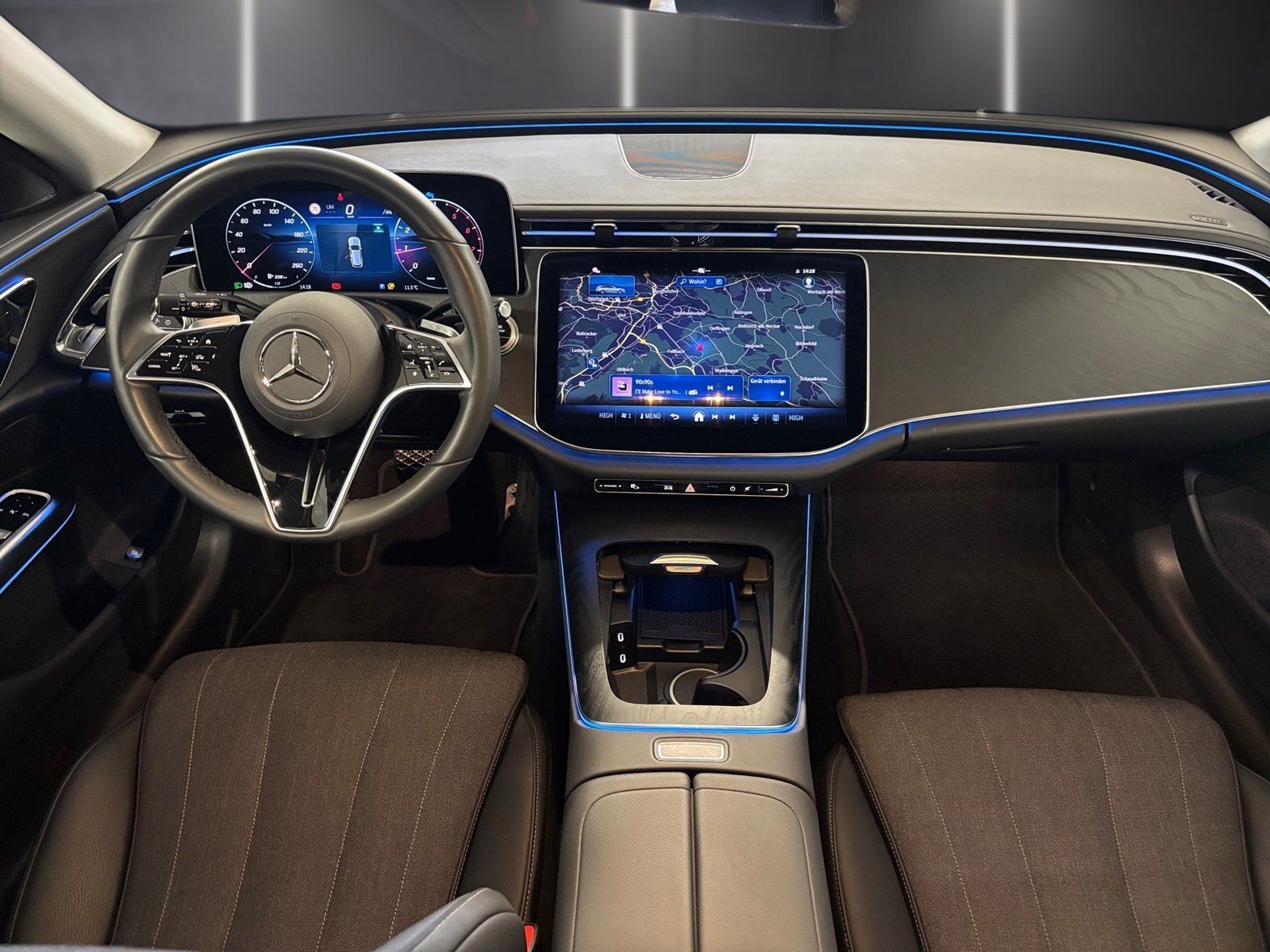 Fahrzeugabbildung Mercedes-Benz E 200 T Avantgarde*AHK*Distro*Totwin*Kamera*LED*