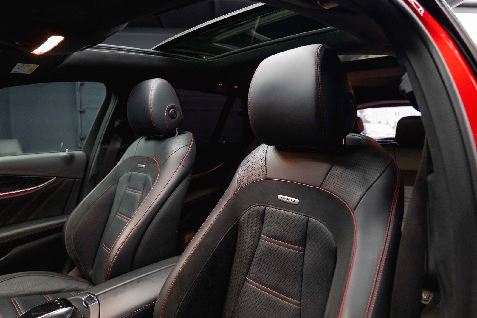Fahrzeugabbildung Mercedes-Benz E 43 AMG 4Matic Night-Paket *Airmatic*ACC*Pano*
